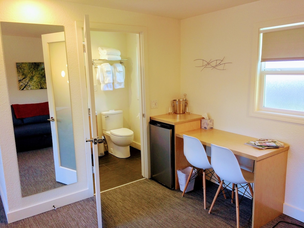 Heliotrope Hotel - photo 18