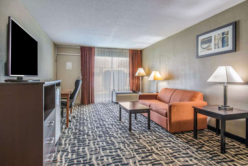 Quality Inn & Suites York East - photo 39