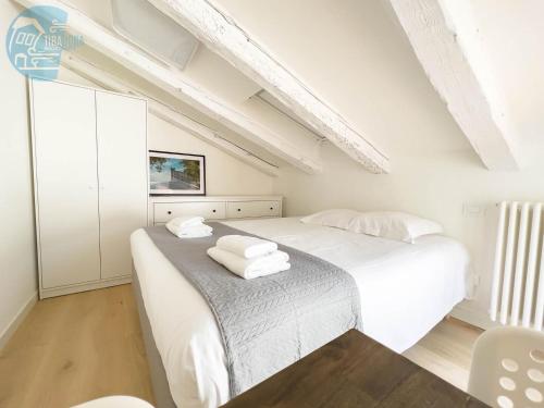 Corridoni 4C Tirabora Short Rent — 4-Star Luxury Hotel in Trieste, Italy
