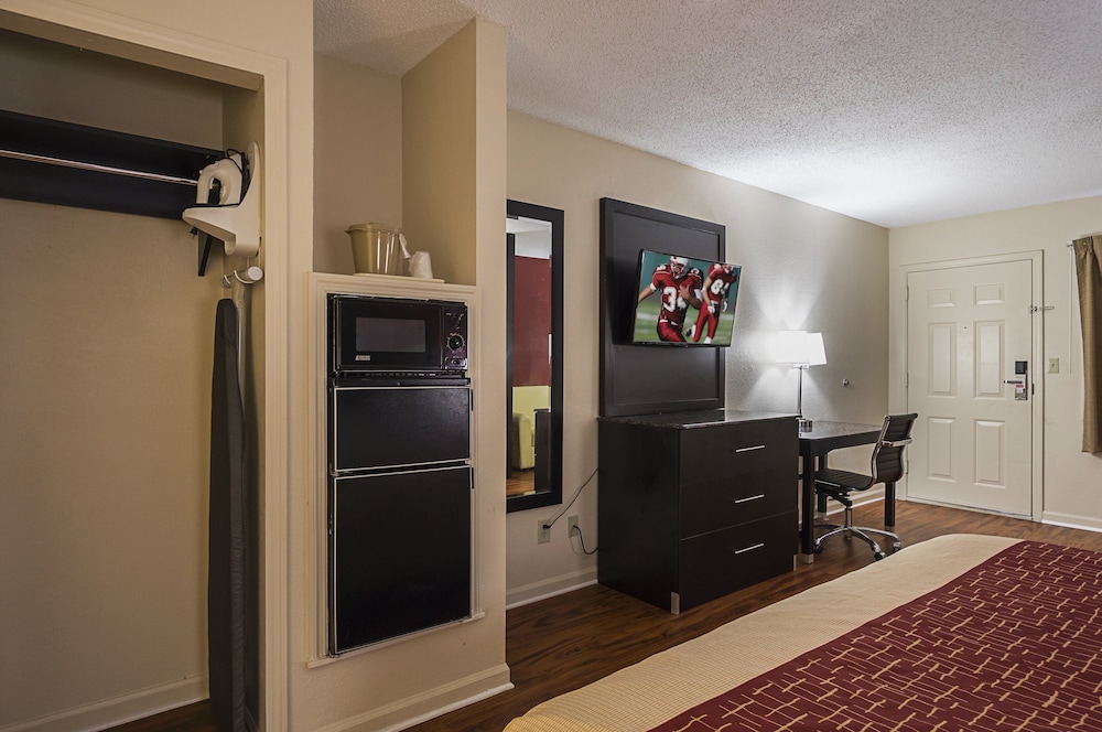 Red Roof Inn & Suites Scottsboro - photo 23