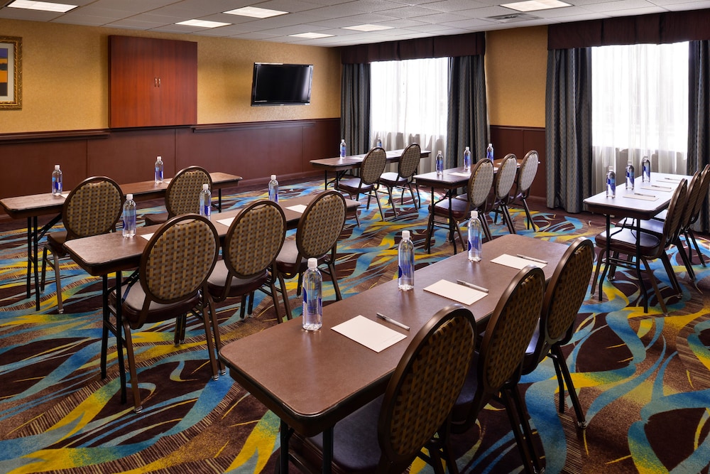 Hampton Inn & Suites Ontario - photo 45