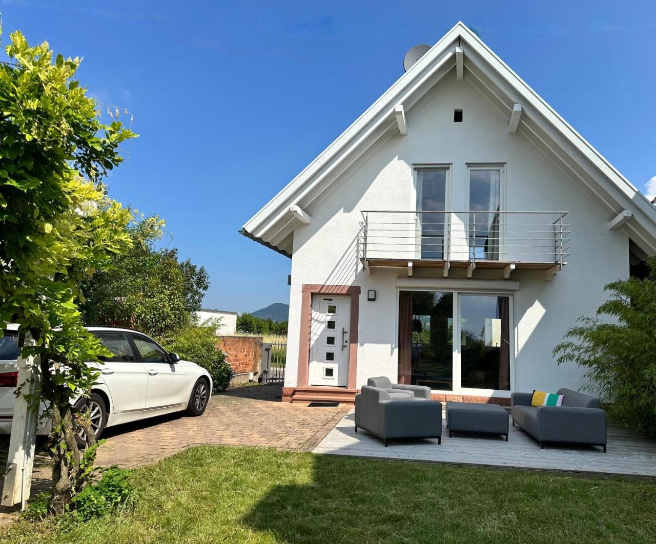 Ferienhaus Wein & Wald Mit Gartensauna — hotel in Landau In Der Pfalz