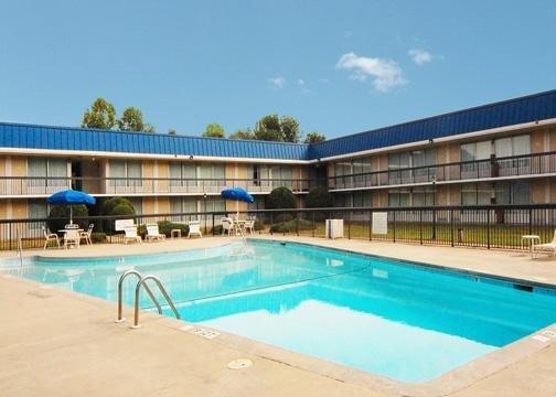 Econo Lodge Statesville - photo 3