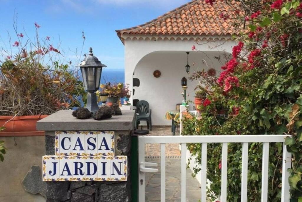 Apartamentos Finca Casa JardA n — 4-Star Luxury Hotel in Tijarafe, Spain