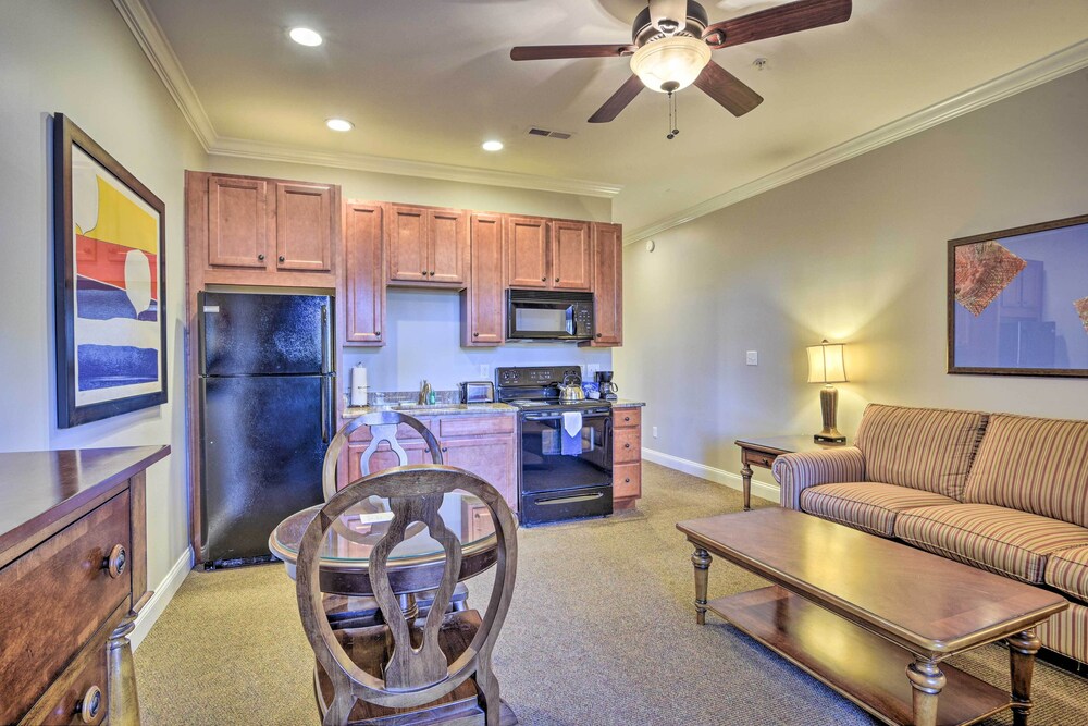 Resort style Condo on Golf Course w Private Pool - photo 4