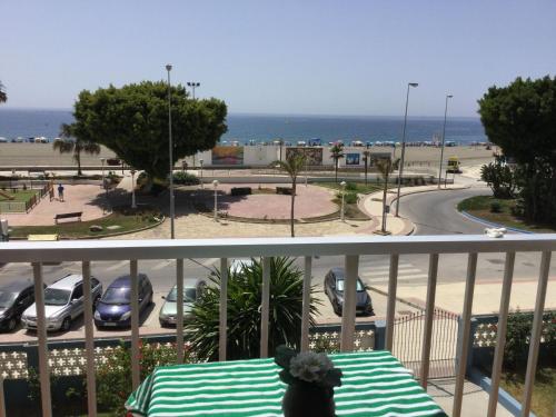 Piso Frente Al Mar Luminoso Acogedor Alegre in Torre Del Mar, Spain
