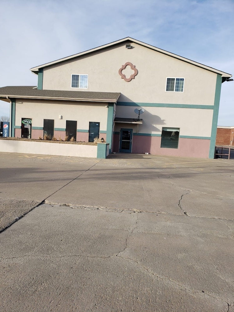 Value Inn & Suites - photo 18