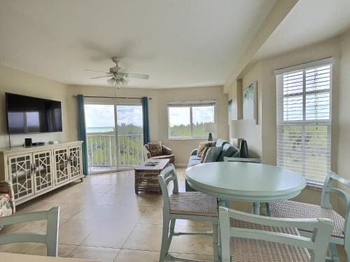 Coral Penthouse Key Largo Ocean Pointe 4216 in Key Largo, United States