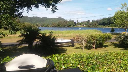 Perfect Lakeside Summer House — 4-Star Luxury Hotel in Rotorua, New Zealand
