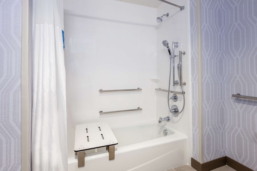 Hampton Inn & Suites Bloomfield Hills Detroit - photo 15