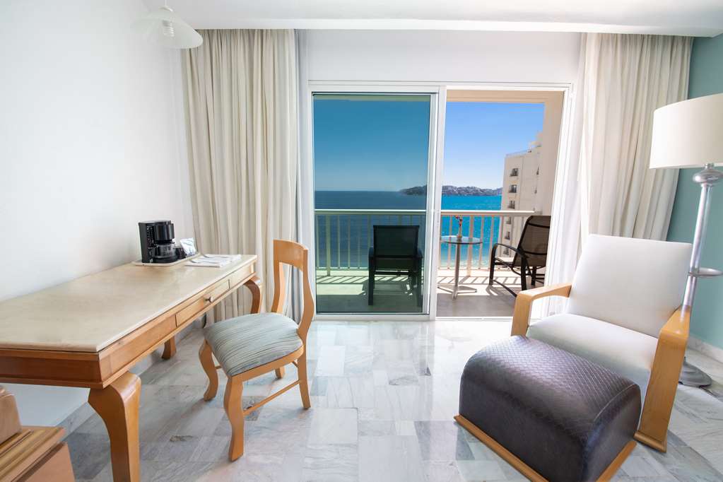 Emporio Acapulco Room Privilege Club