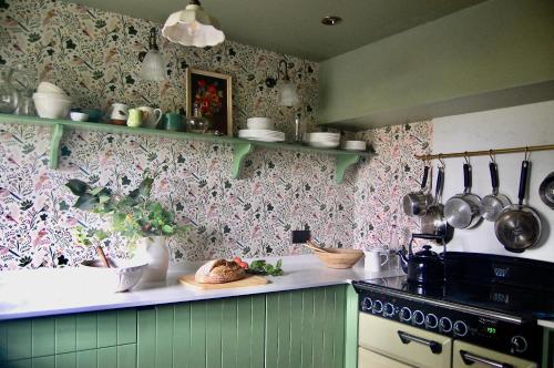 Little Cottage Shipton — 4-Star Luxury Hotel in Shipton Under Wychwood, United Kingdom