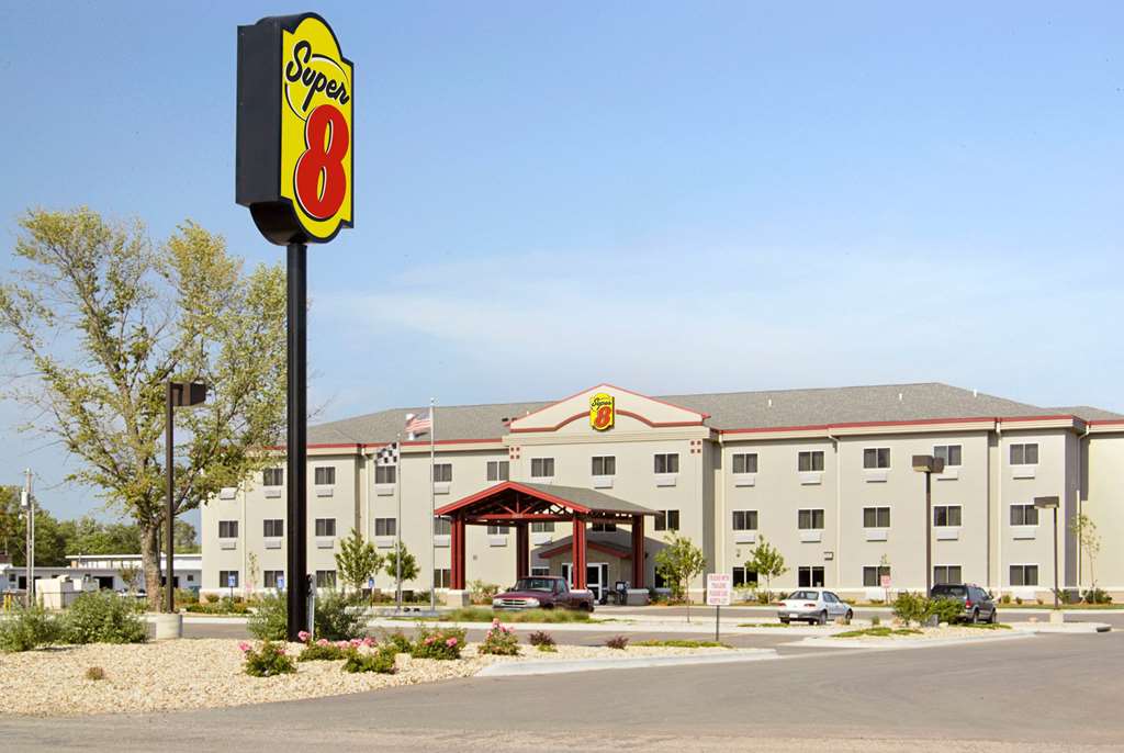Super 8 by Wyndham Topeka at Forbes Landing - featured photo