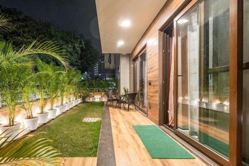 Tim Sector 51 Artemis Hospital 1 Min Walk Fortis & Medanta 4 Mins Drive