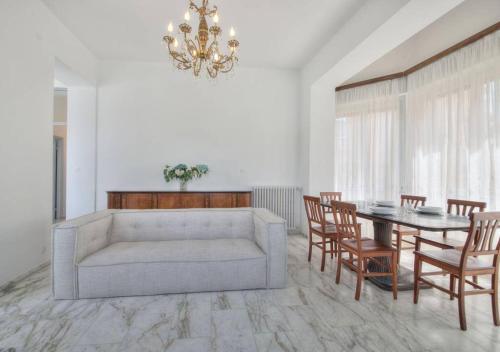 Carolina les pieds dans l'eau — 4-Star Luxury Hotel in Rapallo, Italy