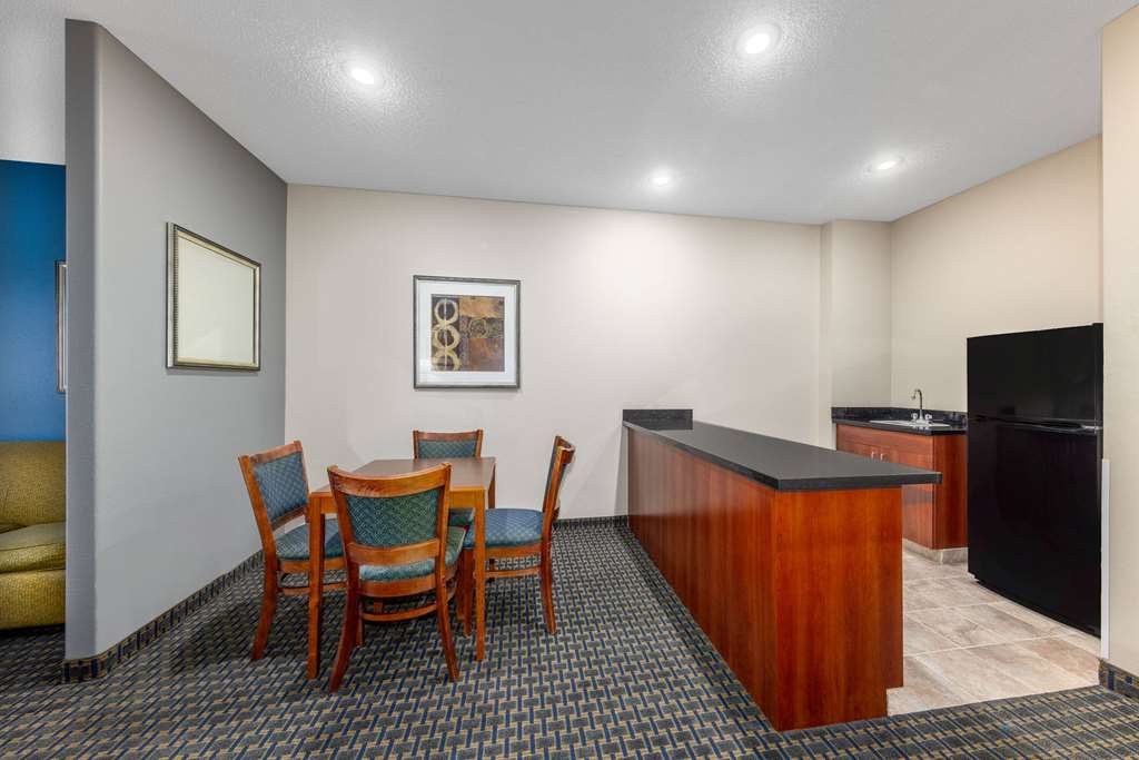 Baymont by Wyndham Pratt - photo 21