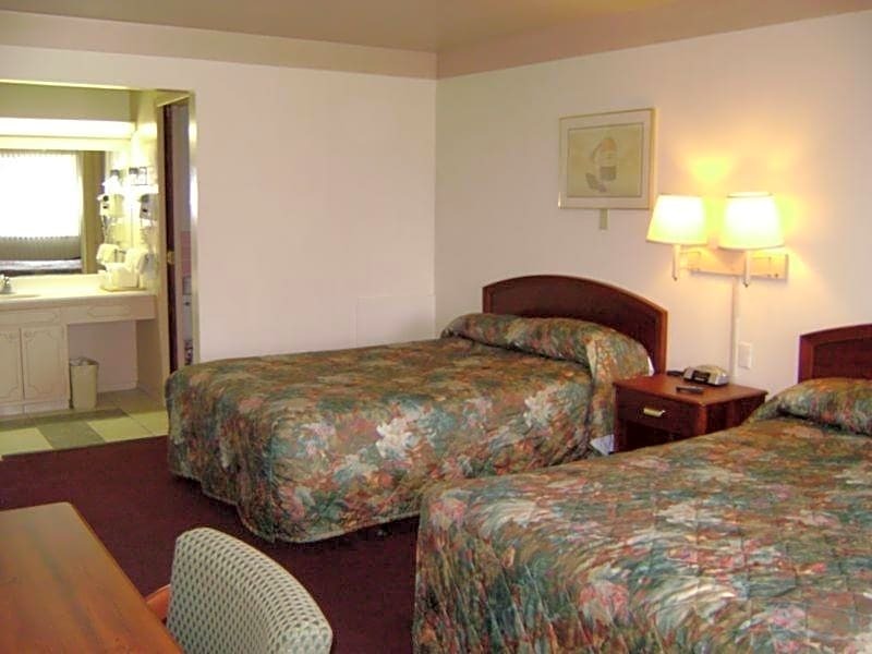 Tiffin Motel - photo 15