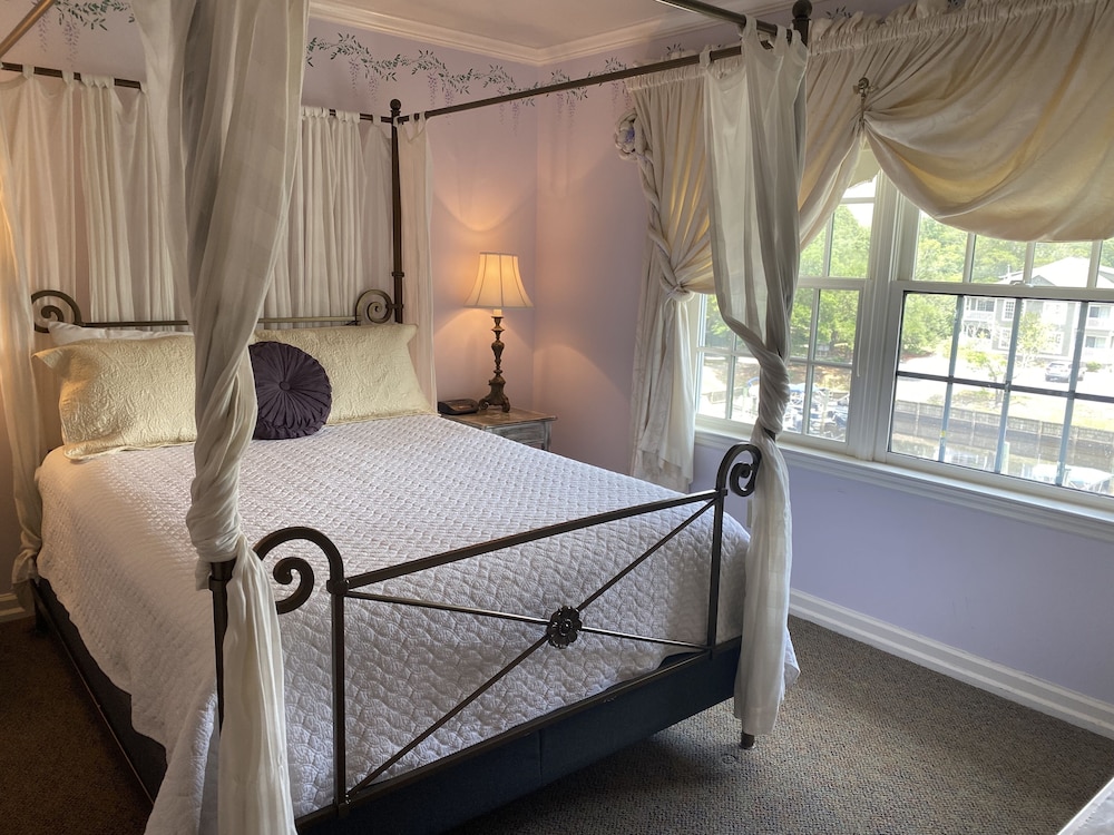 The Cypress Inn Bed & Breakfast - photo 112