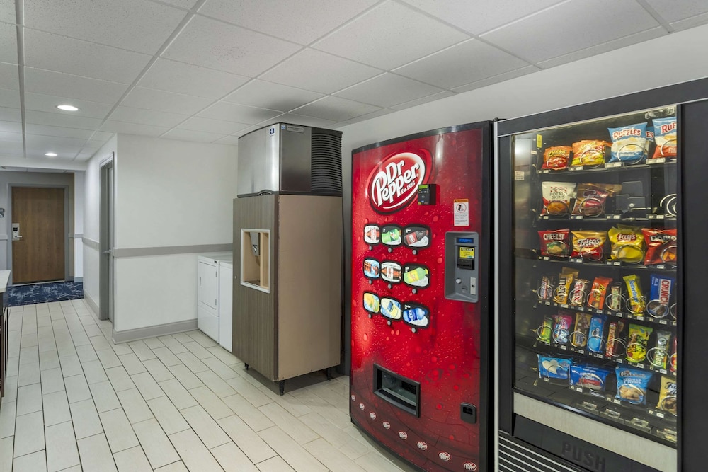 Comfort Inn & Suites Mundelein Vernon Hills - photo 23
