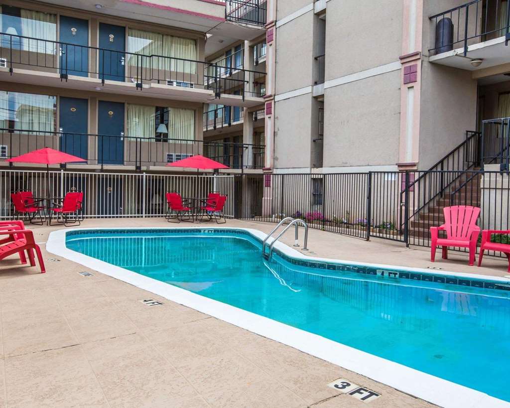 Econo Lodge Atlanta College Park - photo 23