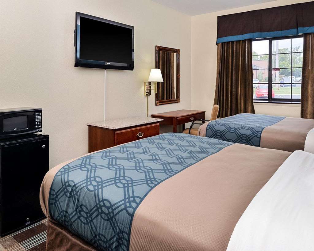 Econo Lodge Inn & Suites Shelbyville - photo 15