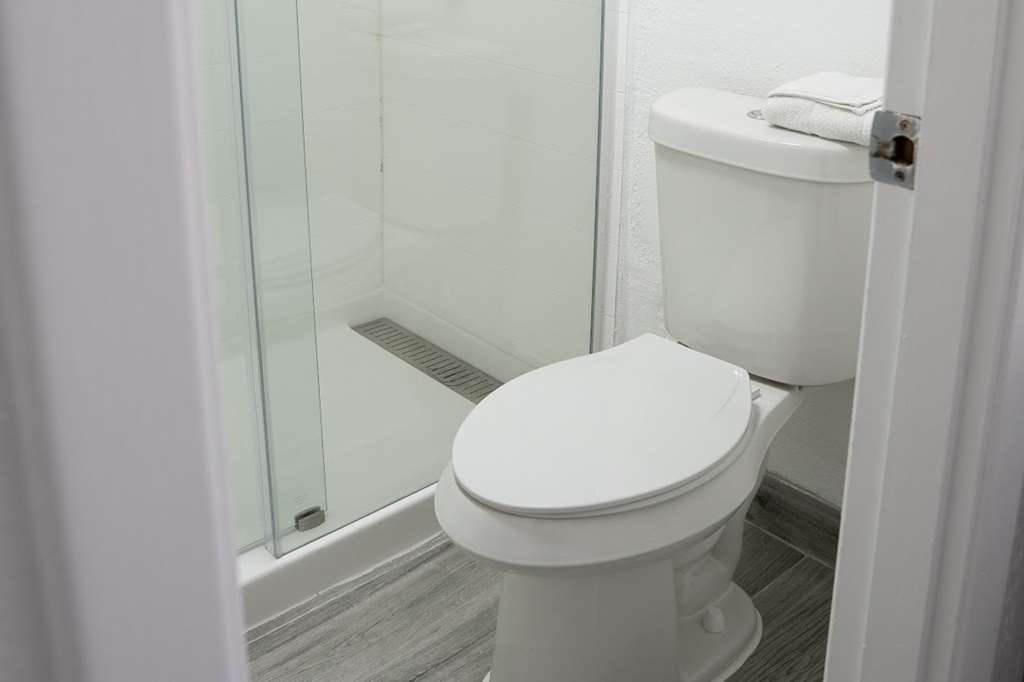 Rodeway Inn Clearwater Central - photo 10