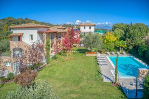 Agriturismo Corte Aurea — 4-Star Luxury Hotel in Desenzano Del Garda, Italy