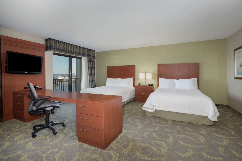 Hampton Inn and Suites Astoria - photo 25