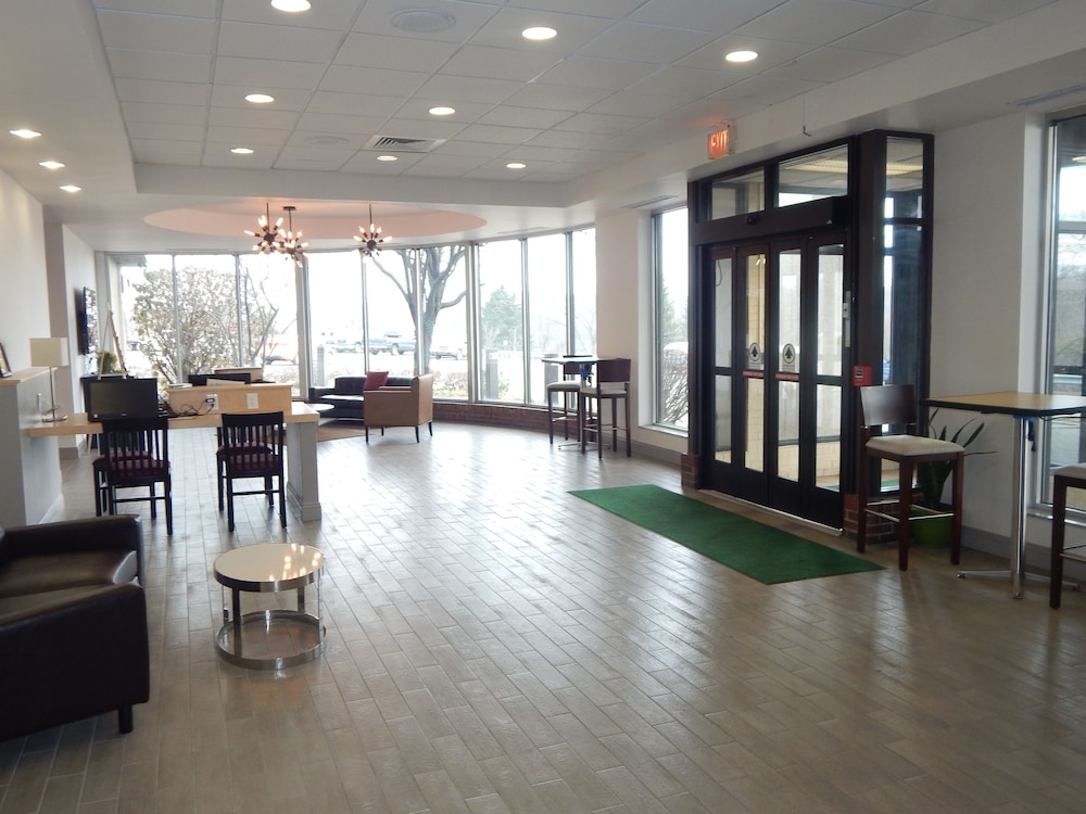 Ramada by Wyndham Beaver Falls - photo 2