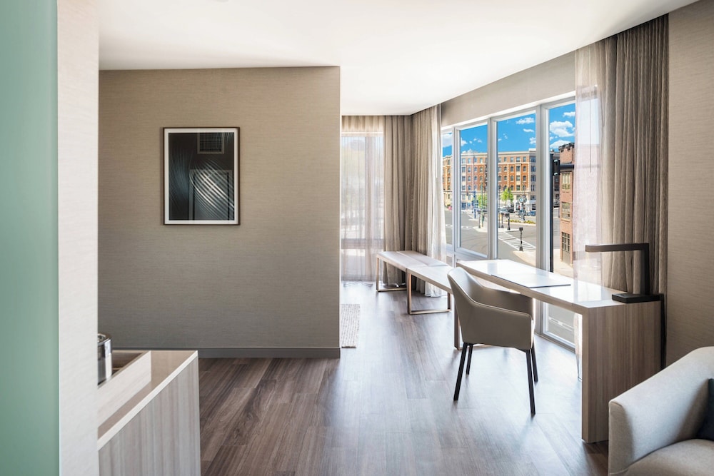 AC Hotel by Marriott Boston Cleveland Circle - photo 23