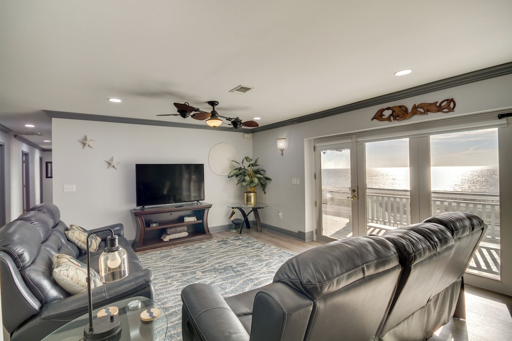 Front Row Beachfront Long Beach Getaway in Long Beach, United States