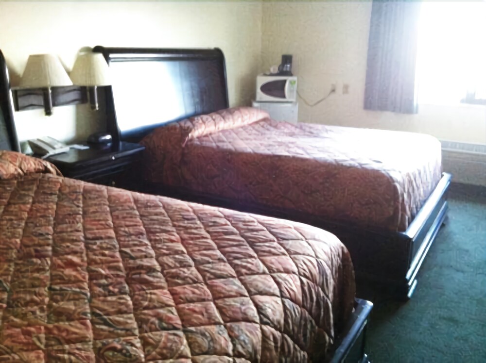 Commodore Perry Inn and Suites - photo 10
