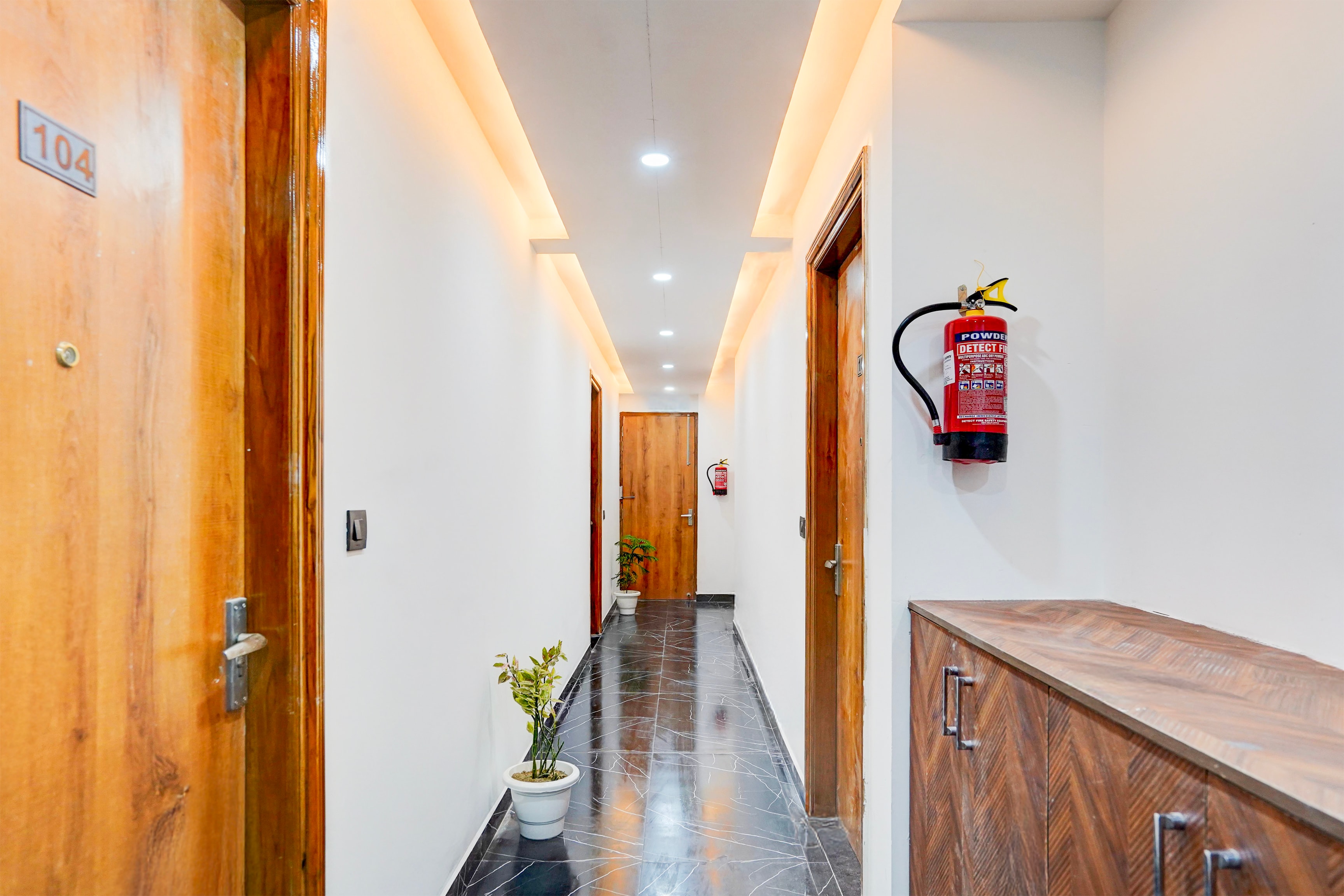 Super Townhouse Sector 143B Noida — 4-Star Luxury Hotel in Noida, India