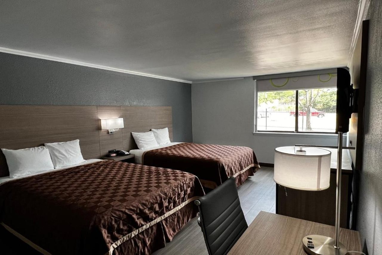 Super 8 by Wyndham Fort Worth Entertainment District - photo 2