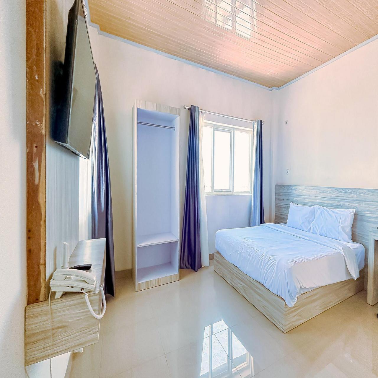 RedDoorz Plus at GNG Hotel El Tari Airport Kupang in Kupang, Indonesia