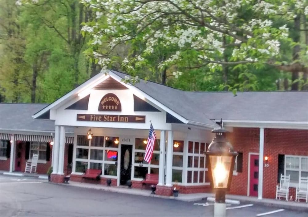 Five Star Inn - carbon neutral hotel in Maggie Valley