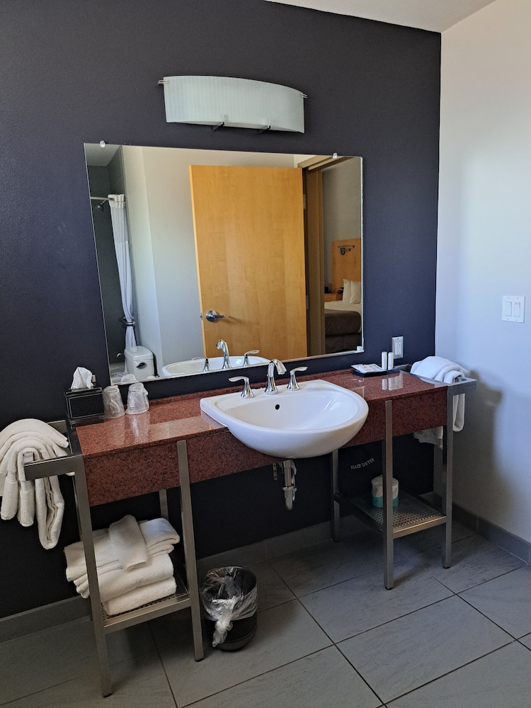 Spark by Hilton Artesia - photo 28