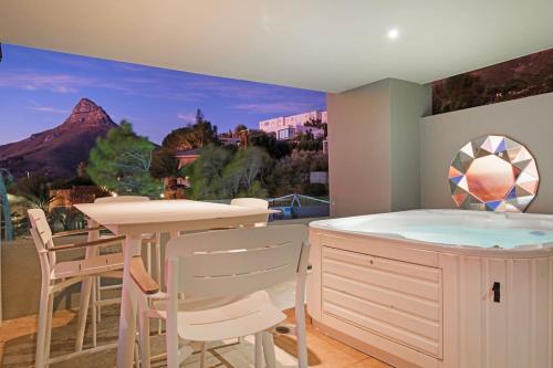 Hot tub Heated pool Fully serviced Inverter