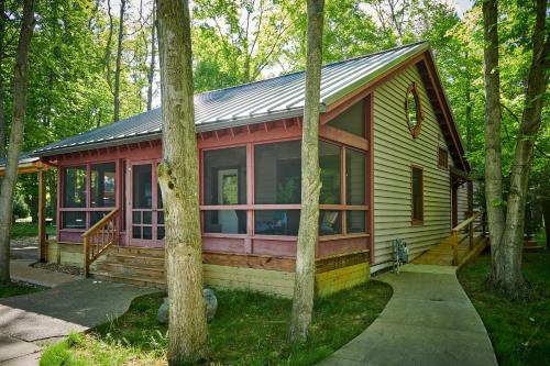 Dollybrook 6 Pet Friendly Community Pool Groups Welcome in Fennville, United States