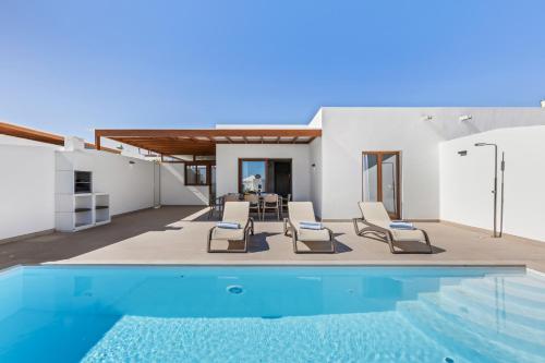 Villa Aloe Vipvipvillas — 4-Star Luxury Hotel in Playa Blanca, Spain