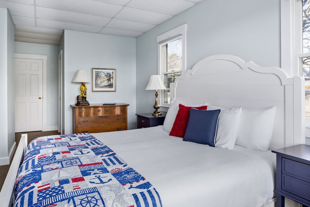 East Wind Inn on the Water - photo 10