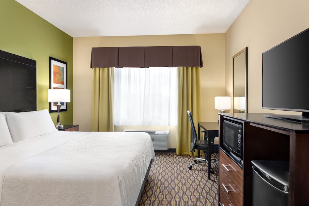 Holiday Inn Express Hotel & Suites Edmond by IHG - photo 15