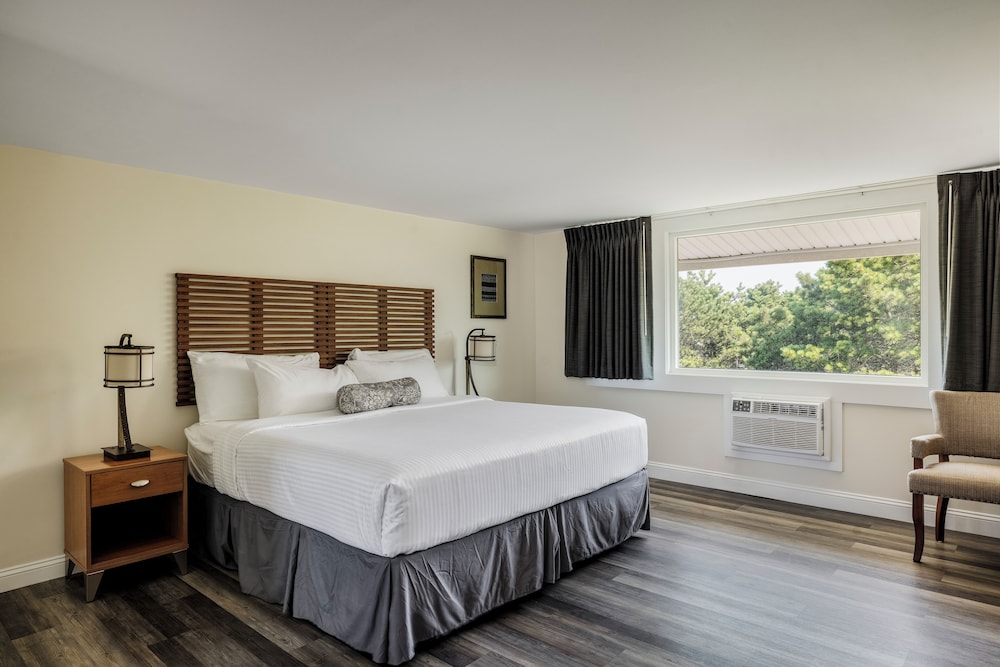 Dune Crest Hotel in Truro, United States