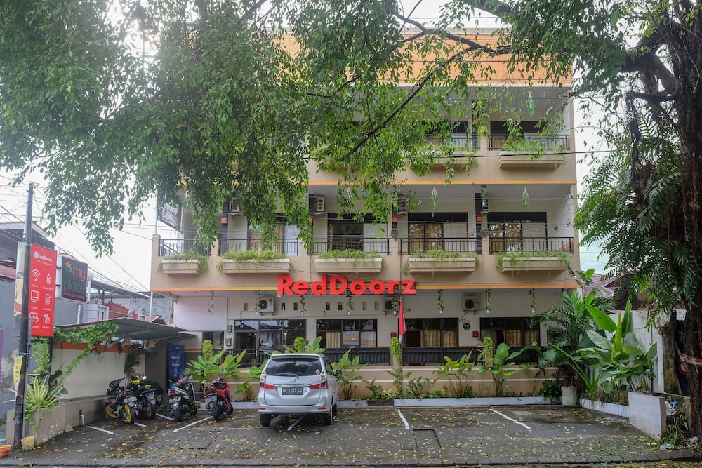 Reddoorz Jalan Pramuka Manado — Manado