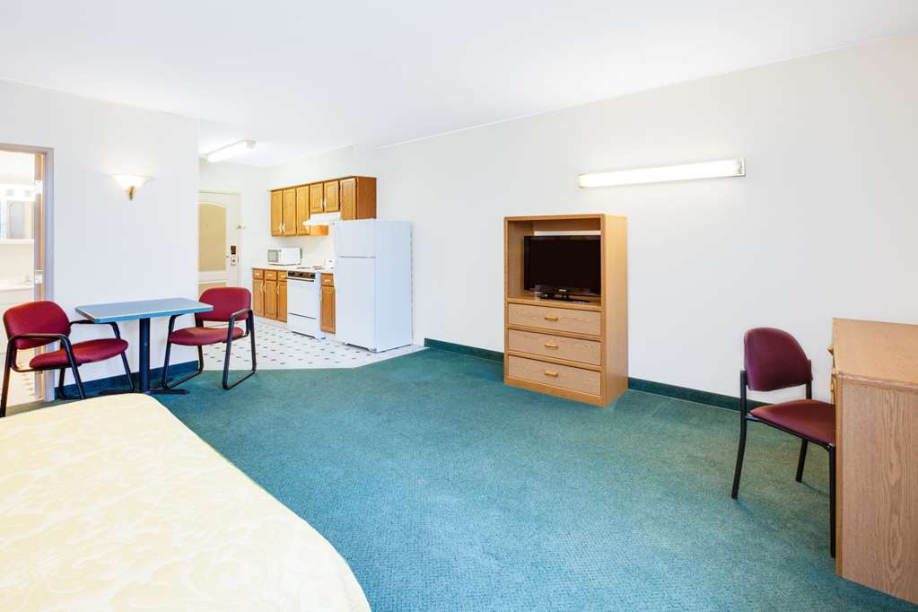Super 8 by Wyndham Brooklyn - photo 11