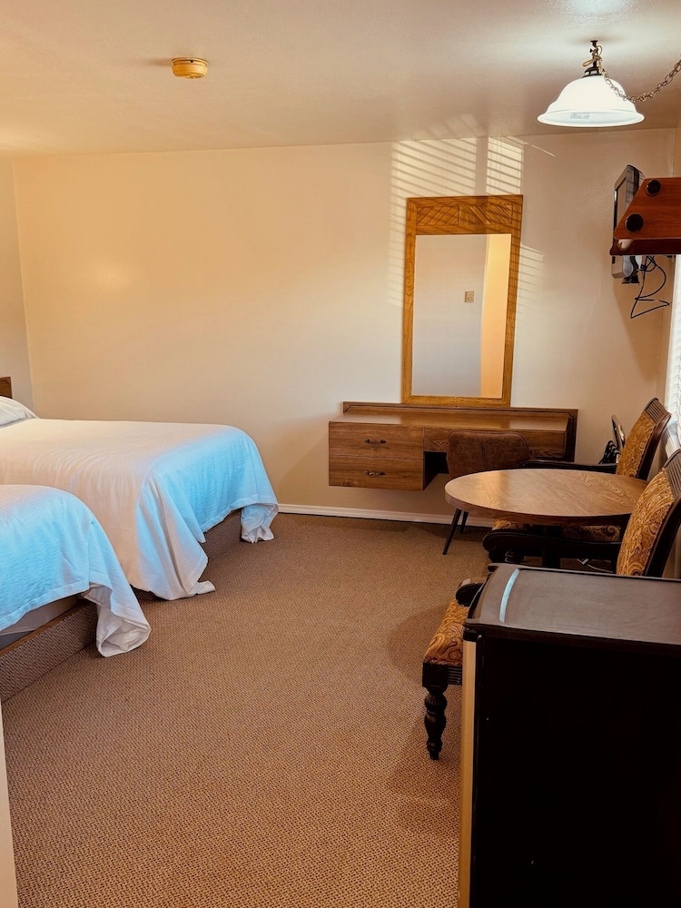 Ho Hum Motel - photo 12