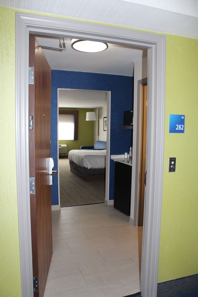 Holiday Inn Express Hotel & Suites Raton an IHG Hotel - photo 4