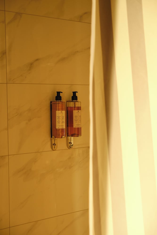Bathroom amenities