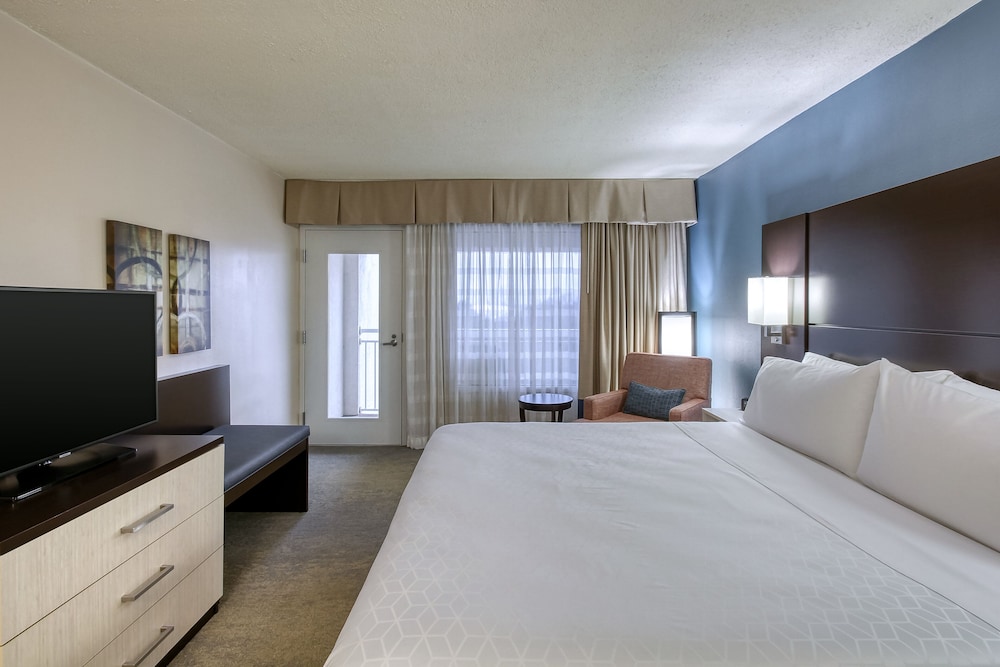 Holiday Inn Hotel & Suites Atlanta Airport North by IHG - photo 20