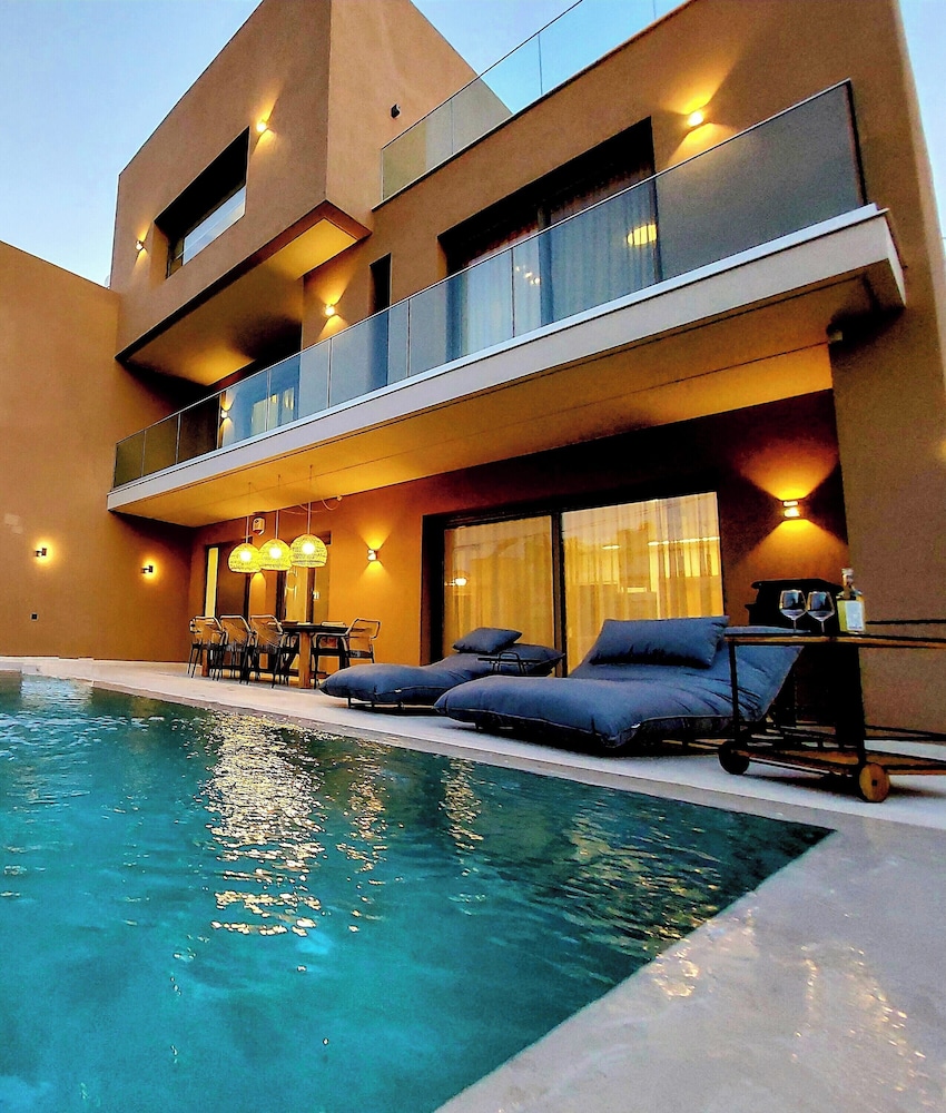 Salina Spa Villas With Private Heated Eco Pool Sauna & Jaccuzi Hot Tub — 5-Star Luxury Hotel in Volos, Greece